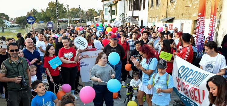 Lefkoşa Türk Belediyesinin (LTB) “+1 Farkla Lefkoşa Farkında” sloganı ile her yıl düzenlediği “Çorabını Gey da Gel Down Sendromu Farkındalık Yürüyüşü" dün akşam yapıldı.
