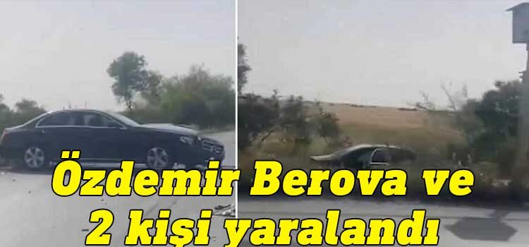 Maliye Bakanı Özdemir Berova, 007 makam aracı ile kaza yaptı. Araçtaki 2 kişiyle birlikte Maliye Bakanı Berova yaralanarak hastaneye kaldırıldı.