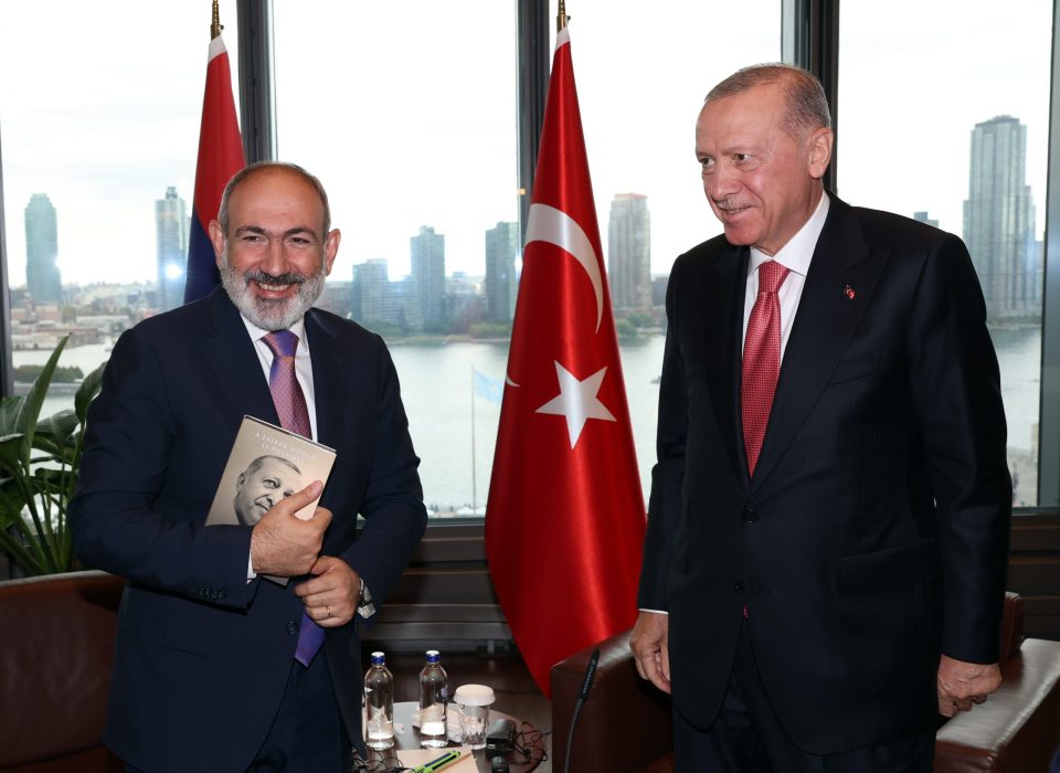 Türkiye Cumhurbaşkanı Recep Tayyip Erdoğan, Ermenistan Başbakanı Nikol Paşinyan’ı kabul etti.