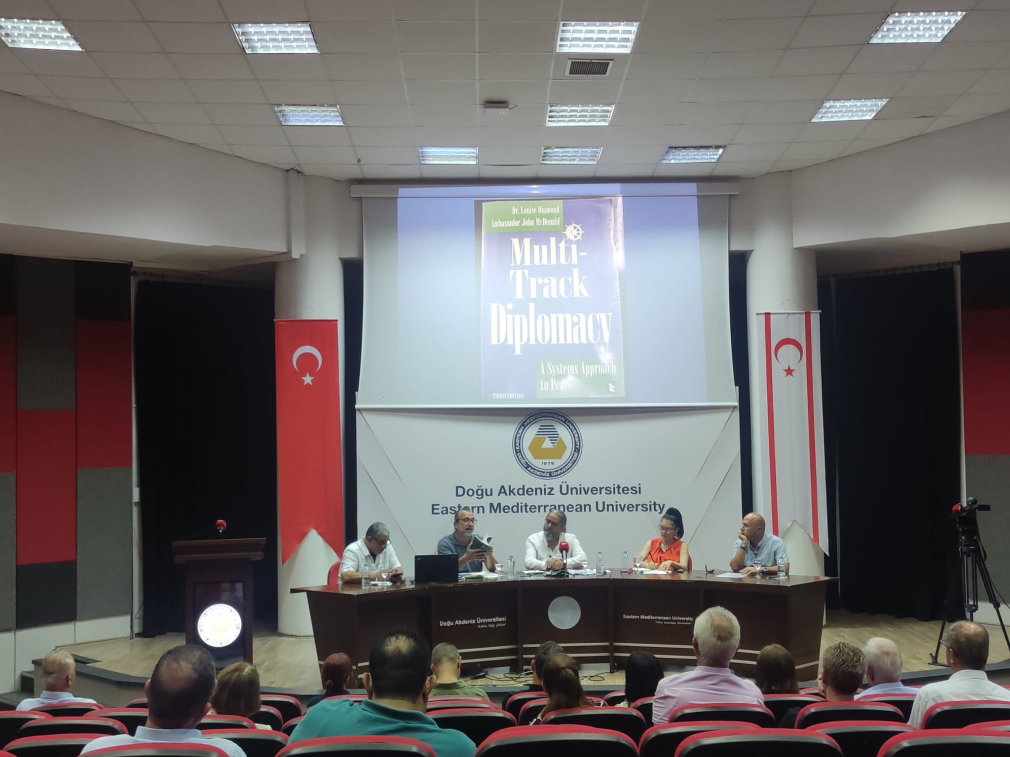 DAÜ-SEN, “Sürdürülebilir Kalkınma için Barış” paneli düzenledi
