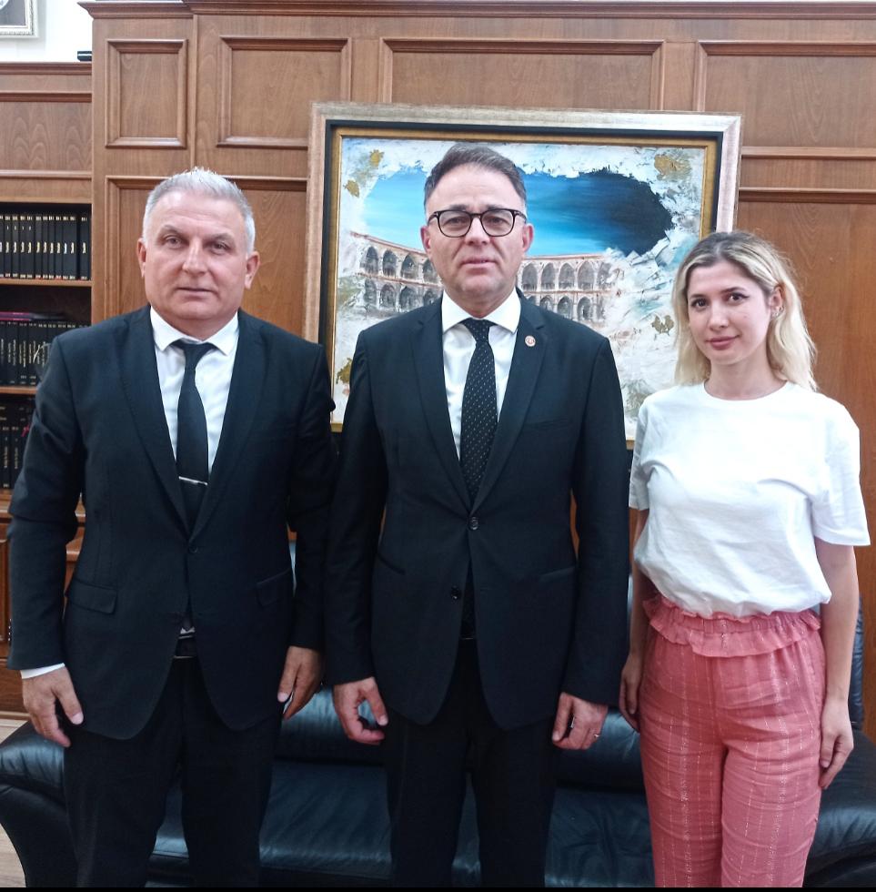 Doğayı ve Canlıyı Koruma Derneği Başkanı Hüseyin Gürlek, 4 Ekim Dünya Hayvanları Koruma Günü dolayısıyla Cumhurbaşkanı Ersin Tatar ile Yüksek Mahkeme Mahkeme Başkanı Bertan Özerdağ’ı ziyaret etti.