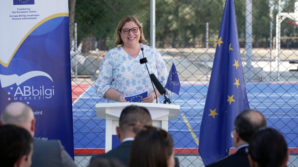  Avrupa Birliği’nin “Bilimle Daha İleri” okul laboratuvar yarışmasında dereceye girenlere verdiği destek kapsamında, Birleşmiş Milletler Kalkınma Programı (UNDP) tarafından Yerel Altyapı Tesisi projesi kapsamında Lefkoşa’da iki ve Girne’de bir okulda yeni “çok amaçlı spor tesisleri” kuruldu.