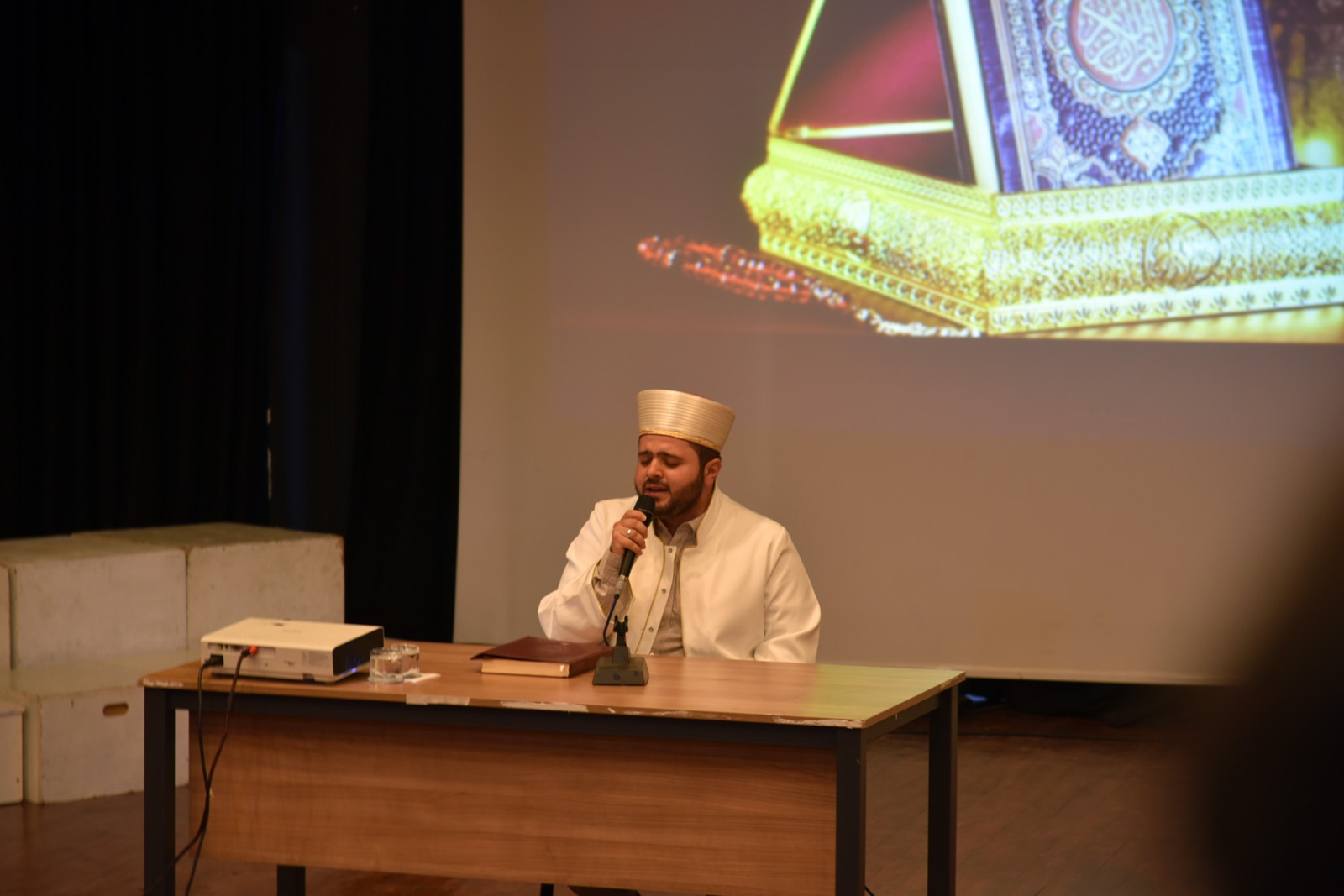 “Genç Yetişmek-Seminer Kuşağı” projesinin ilk semineri Lefkoşa AKM’de yapıldı