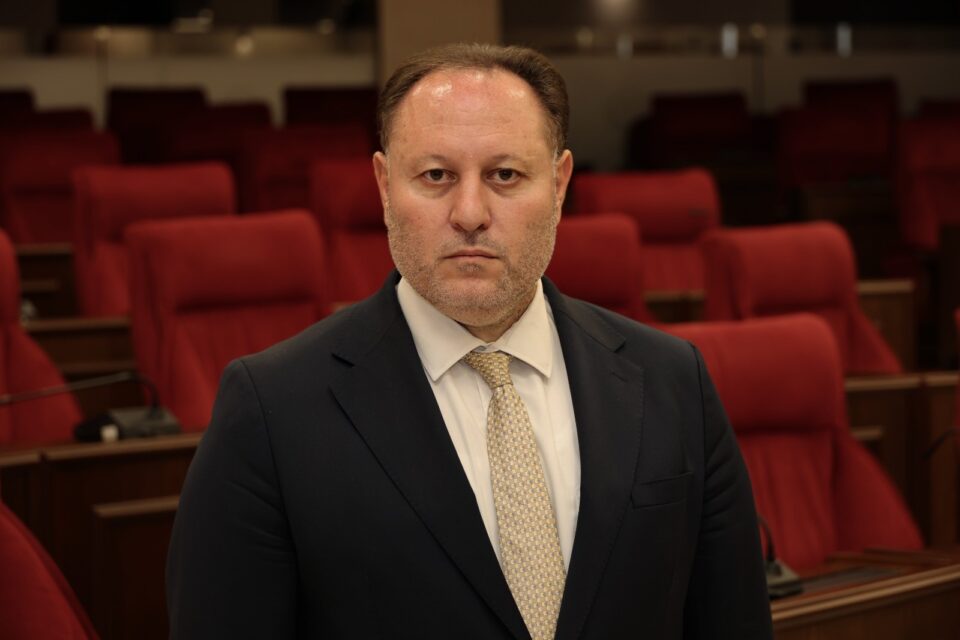Ziya Öztürkler, Meclis Başkanlığı görevinden istifa etti.