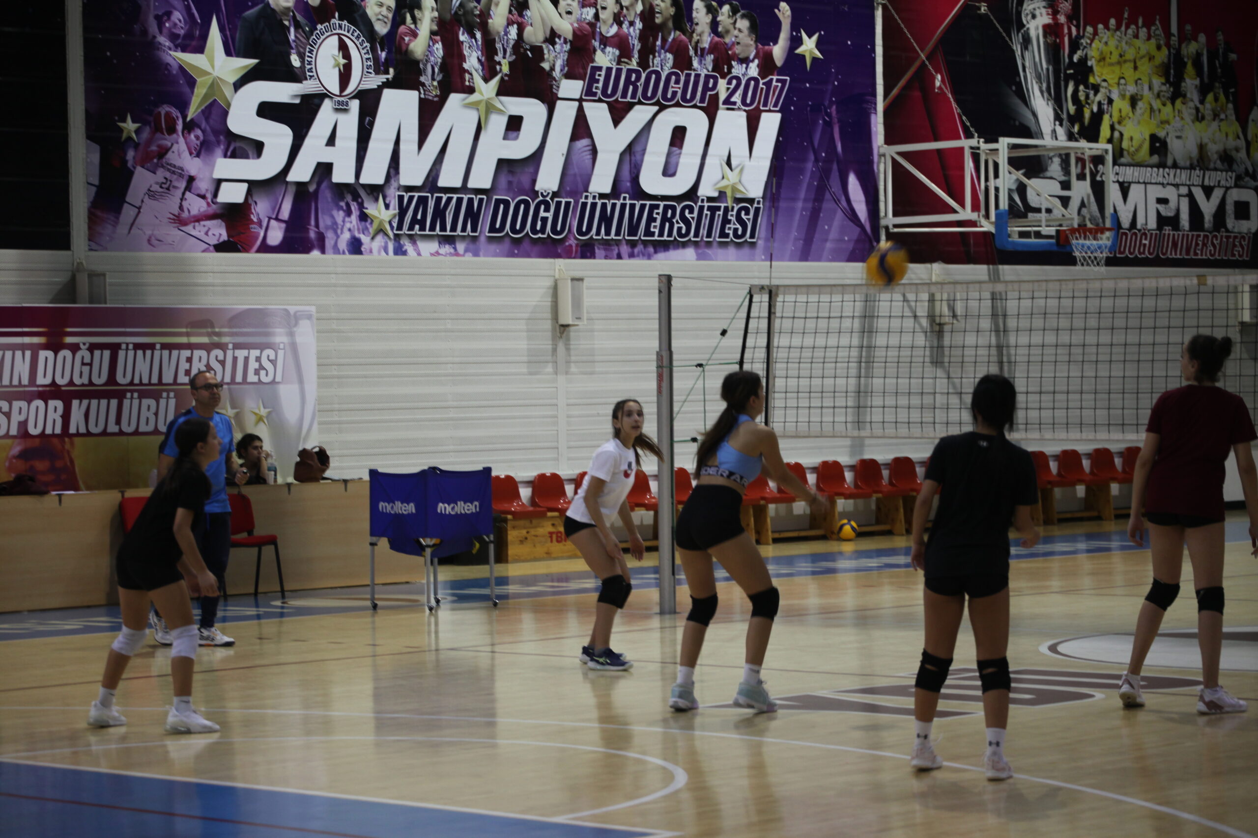 Yakın Doğu Üniversitesi (YDÜ) Voleybol U14 Kız Takımı
