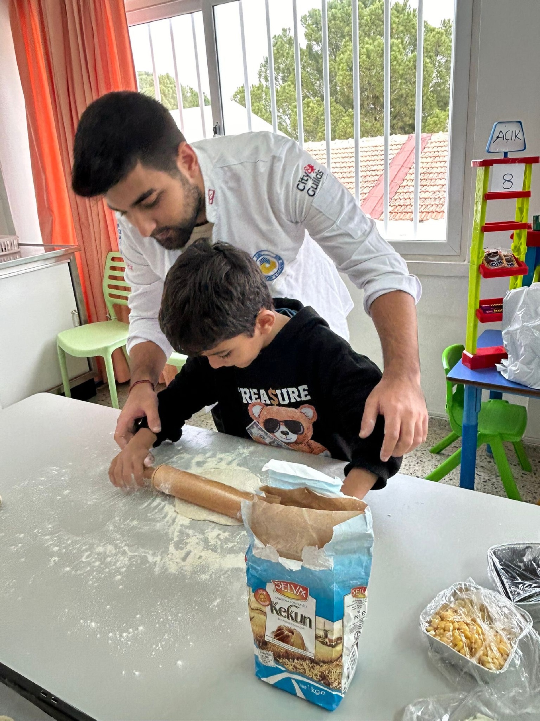 DAÜ öğrencileri görme engelli çocuklara yönelik etkinlik düzenledi