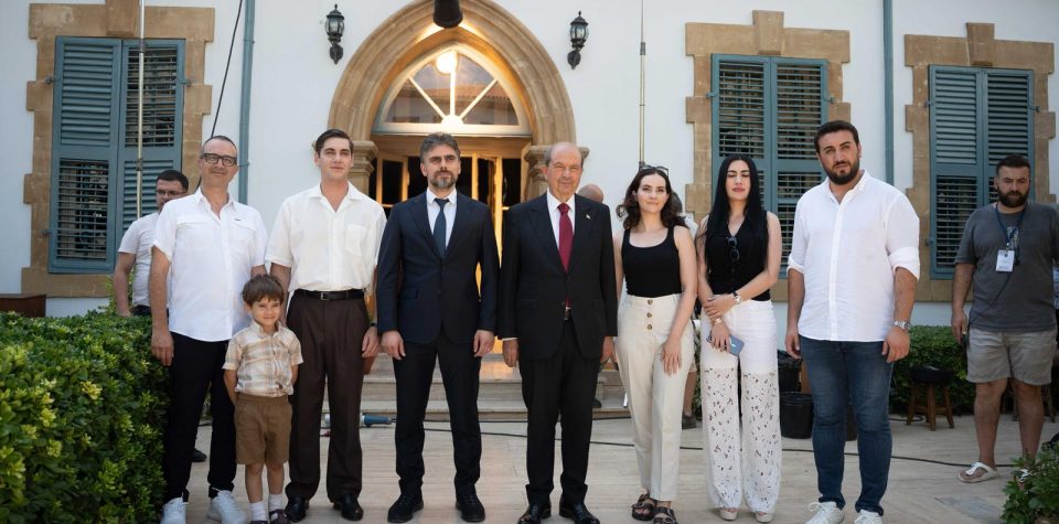 Ayşe Tatile Çıktı