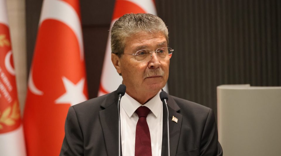 Ünal Üstel,
