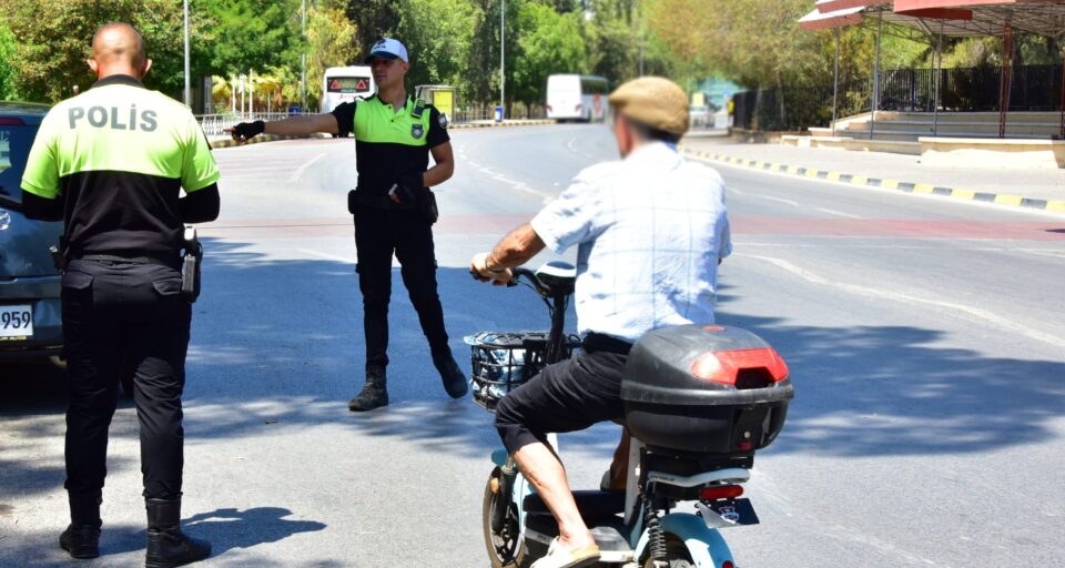 polis scooter