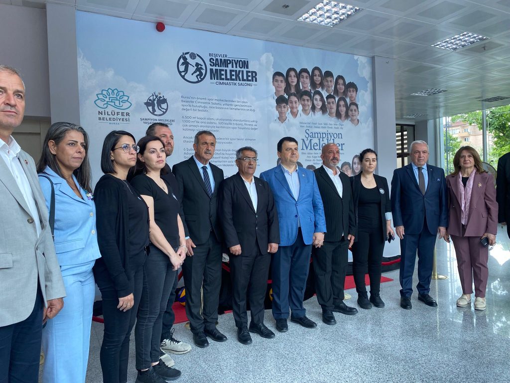 Uluçay, “Beşevler Şampiyon Melekler Cimnastik Salonu” isim verme törenine katıldı