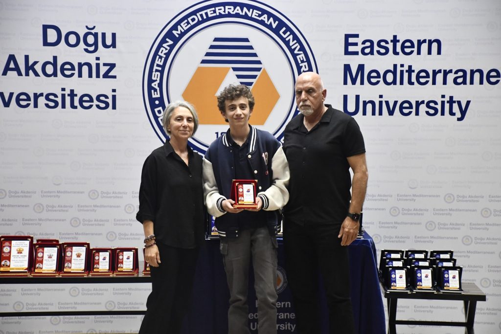 DAÜ 4. Ali Karasel Ortaokullar Arası Matematik Yarışması’nda ödüller verildi