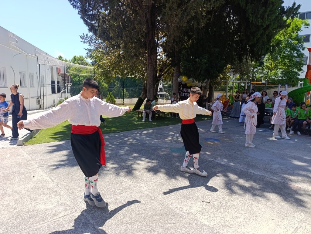 Girne Özel Eğitim ve İş Eğitim Okulu'nda mezuniyet töreni