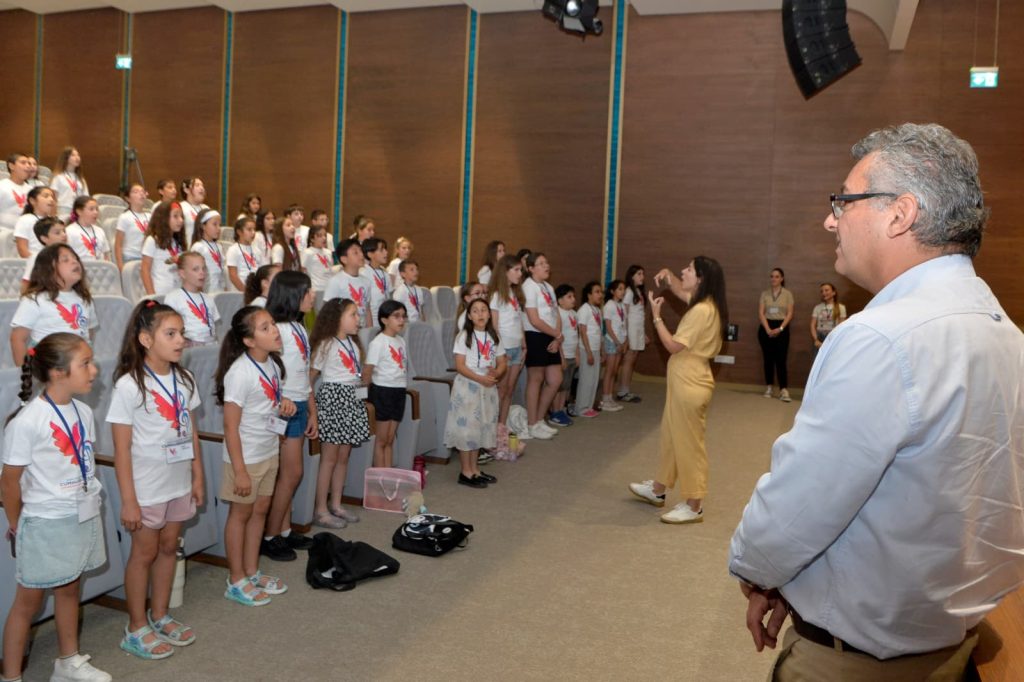 Cumhurbaşkanlığı Çoksesli Çocuk Korosu ilk konserine hazırlanıyor