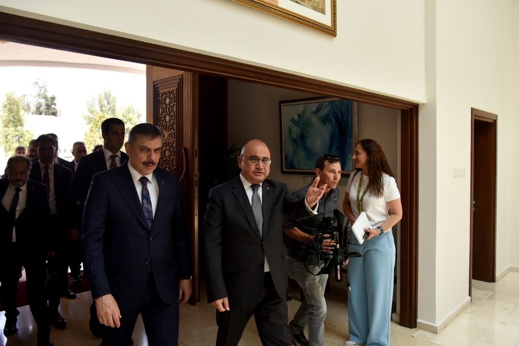 Başçeri, Çiftçi ile bir araya geldi