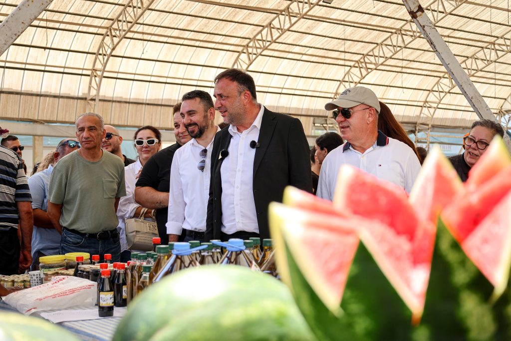 TDP heyeti Girne’de pazar esnafını ziyaret etti