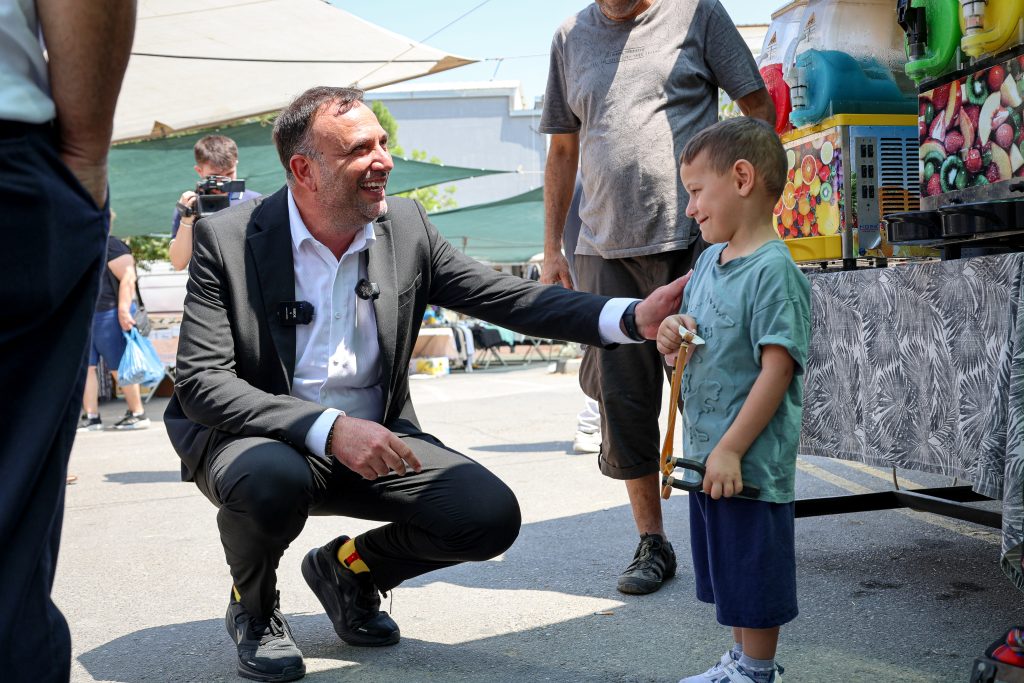 TDP heyeti Girne’de pazar esnafını ziyaret etti