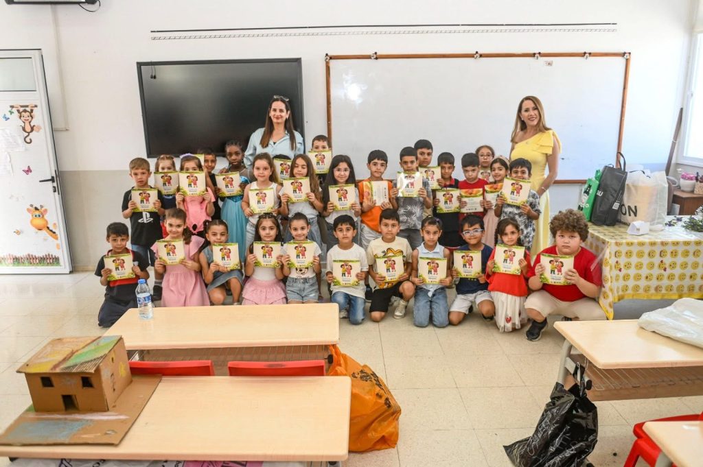 “Karlina’nın Hikayesi” öğrencilere karne hediyesi olarak dağıtıldı