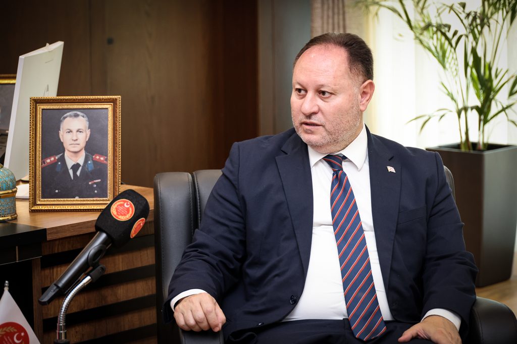 Meclis Başkanı Öztürkler kadın Hyong/Kata takımını kabul etti