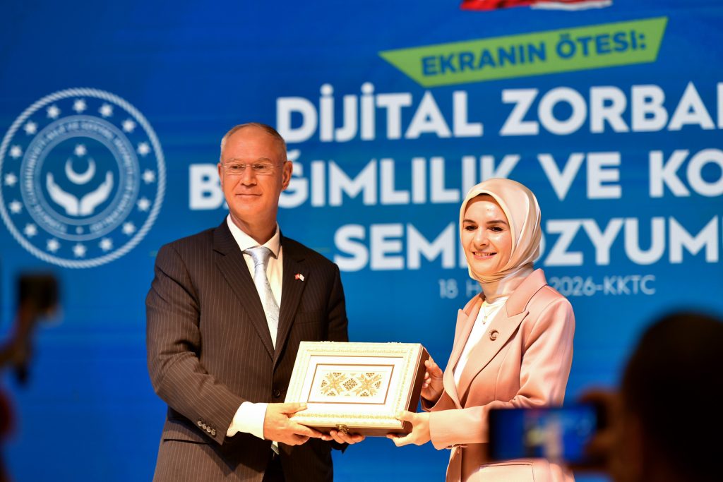 KKTC-TC iş birliğinde “Dijital Zorbalık, Bağımlılık ve Koruma Sempozyumu” yapılıyor
