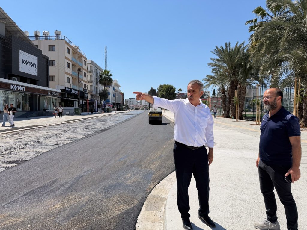 Salamis Yolunda asfaltlama başladı