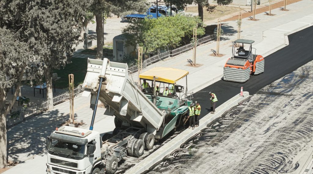 Salamis Yolunda asfaltlama başladı