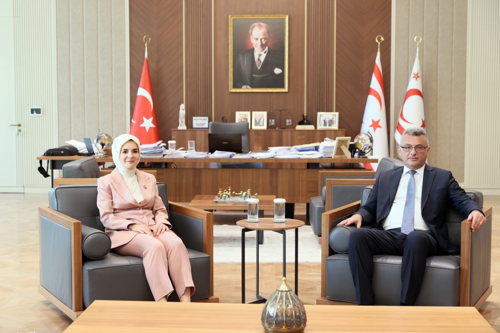 Cumhurbaşkanı Erhürman Türkiye Aile ve Sosyal Hizmetler Bakanı Göktaş’ı kabul etti
