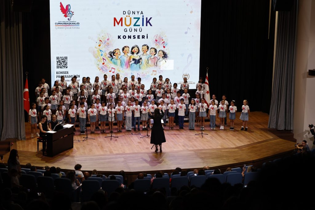 Cumhurbaşkanlığı Çoksesli Çocuk Korosu ilk konserini verdi