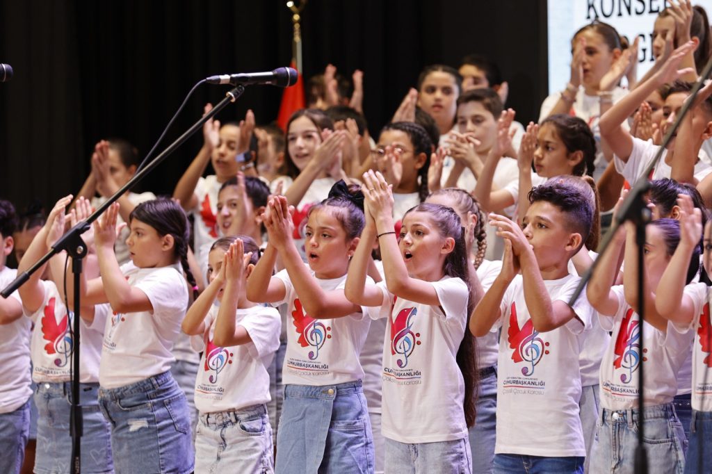 Cumhurbaşkanlığı Çoksesli Çocuk Korosu ilk konserini verdi