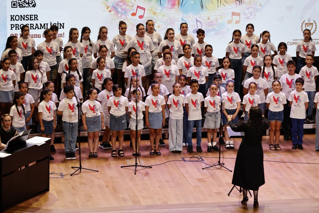 Cumhurbaşkanlığı Çoksesli Çocuk Korosu ilk konserini verdi