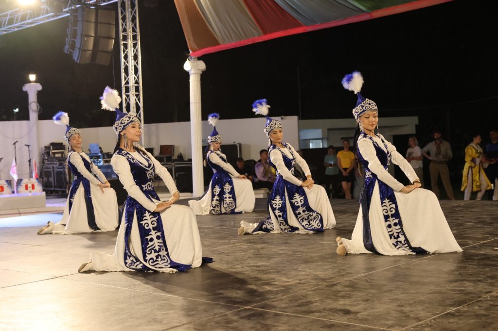 İskele Belediyesi Uluslararası Halk Dansları Festivali'de tanıtım gösterileri sunuldu