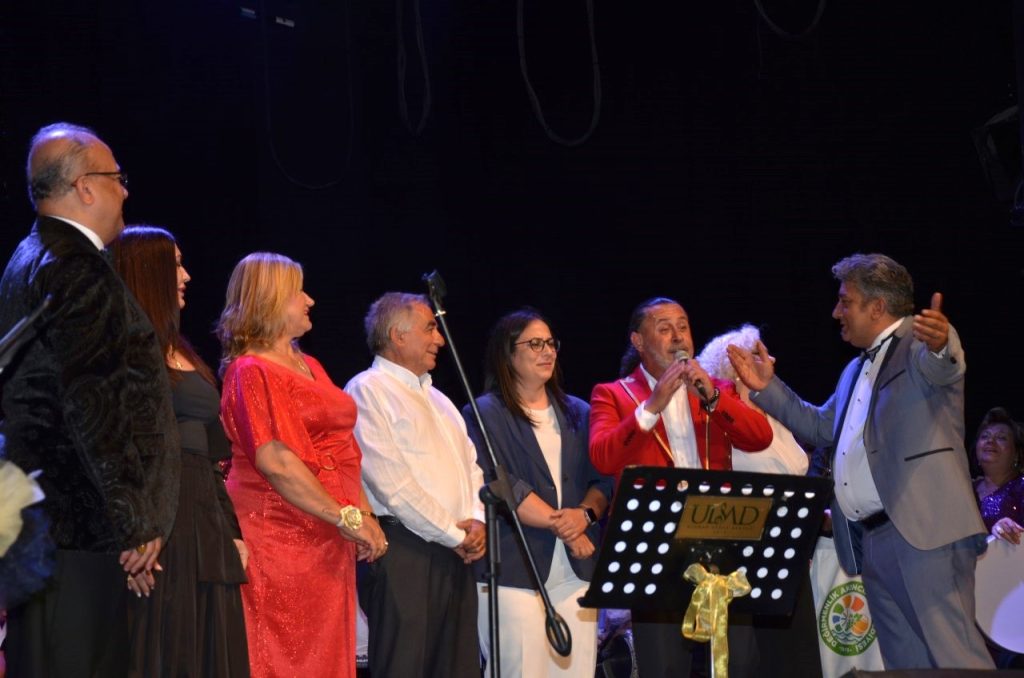 DAB Altın Kalpler Korosu, “2. Bursa Korolar Festivali”nde sahne aldı