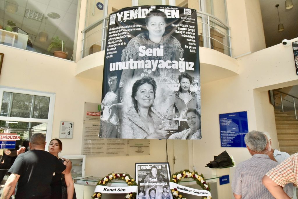 Gazeteci Sevgül Uludağ son yolculuğuna uğurlandı