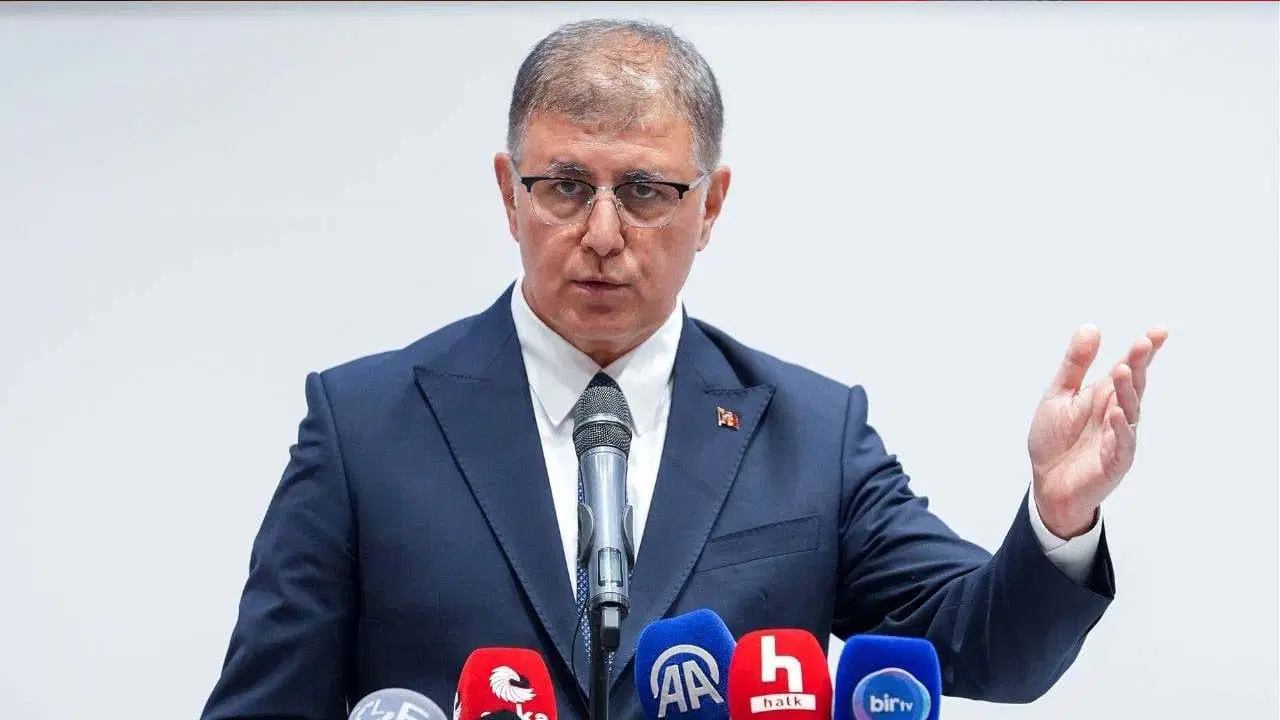 İzmir Büyükşehir Belediye Başkanı Cemil Tugay, CHP’den istifa etti