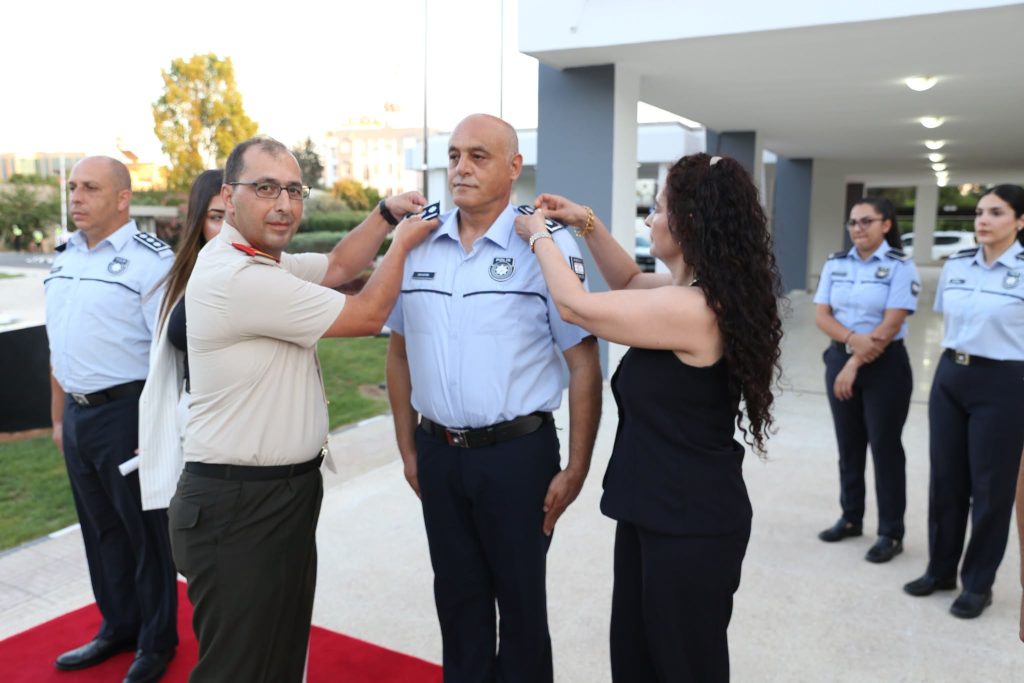 Terfi eden 68 polis mensubuna rütbeleri takıldı
