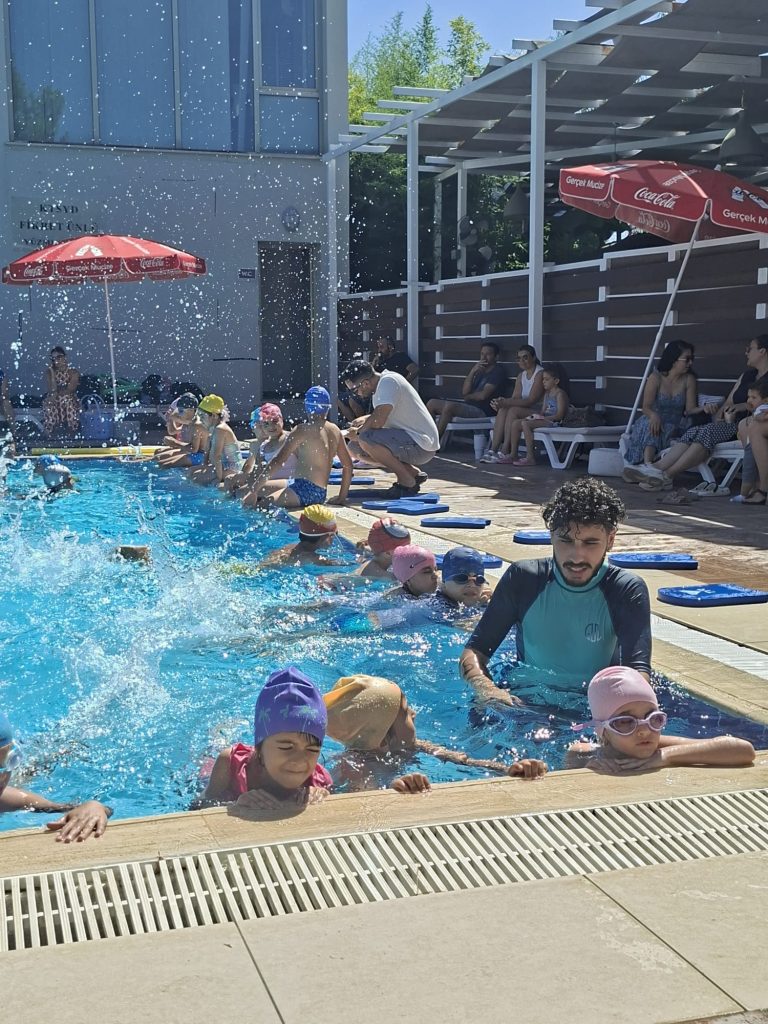 KTSYD yüzme kursları başladı