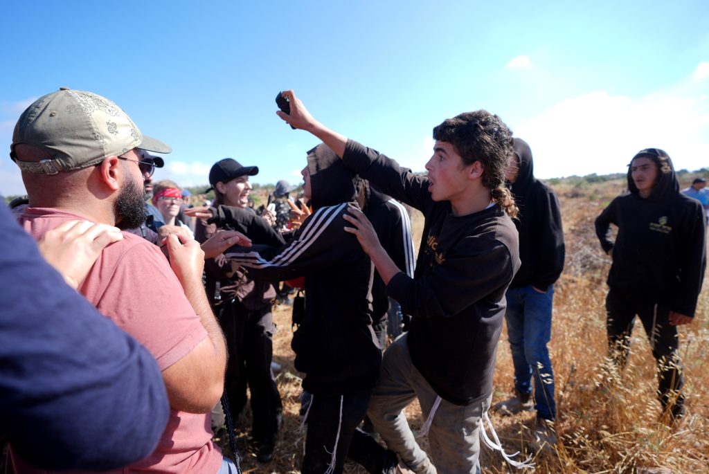 İsrail askerleri Batı Şeria’da toprak gasbını protesto eden Filistinlilere ateş açtı, çok sayıda kişi yaralandı