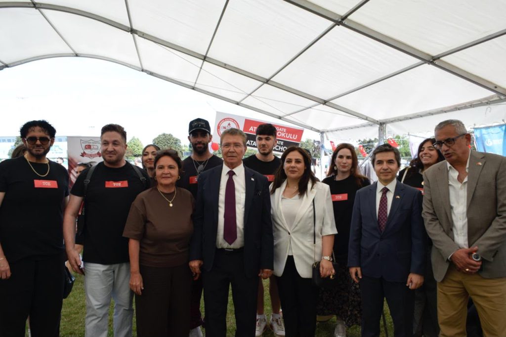 Başbakan Üstel, Londra’da Kıbrıs Türk Festivali’ne katıldı