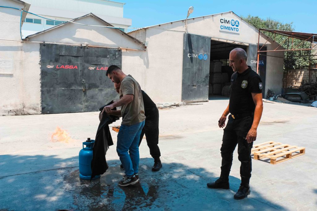 POLVAK ve İtfaiye Müdürlüğü iş birliğinde temel yangın eğitimi verildi