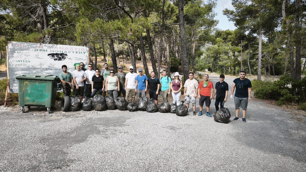 Patika Doğa Sporları Derneği Alevkayası piknik alanında çöp toplama etkinliği düzenledi