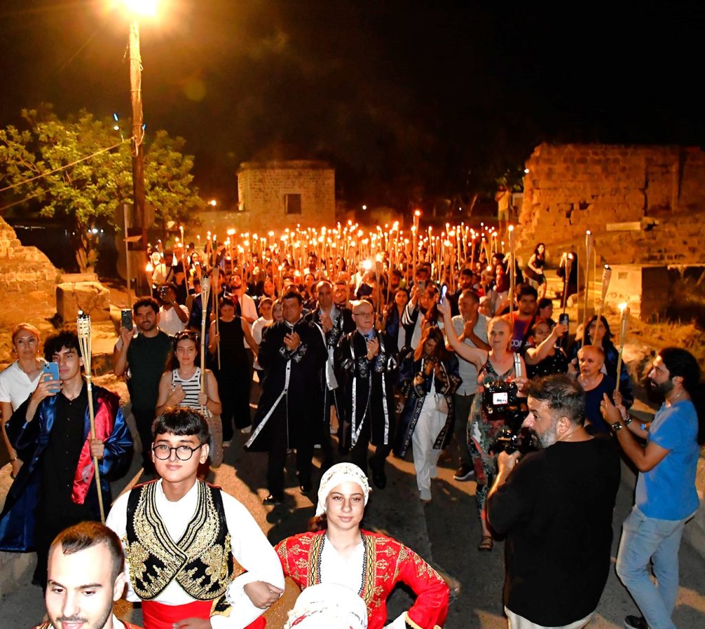 DAÜ Eczacılık Fakültesi mezunları için yemin töreni düzenlendi