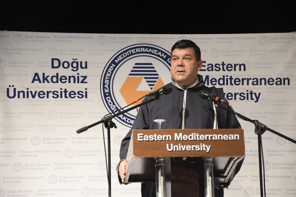 DAÜ Eczacılık Fakültesi mezunları için yemin töreni düzenlendi