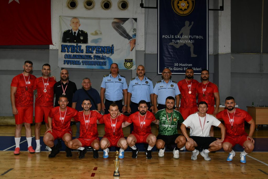 4’üncü Eybil Efendi Polis Salon Futbol Turnuvası’nın şampiyonu Girne Polis Müdürlüğü takımı oldu