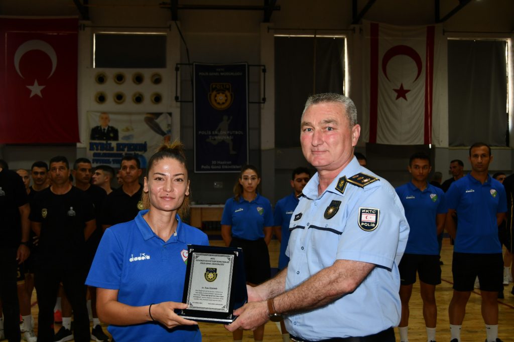 4’üncü Eybil Efendi Polis Salon Futbol Turnuvası’nın şampiyonu Girne Polis Müdürlüğü takımı oldu
