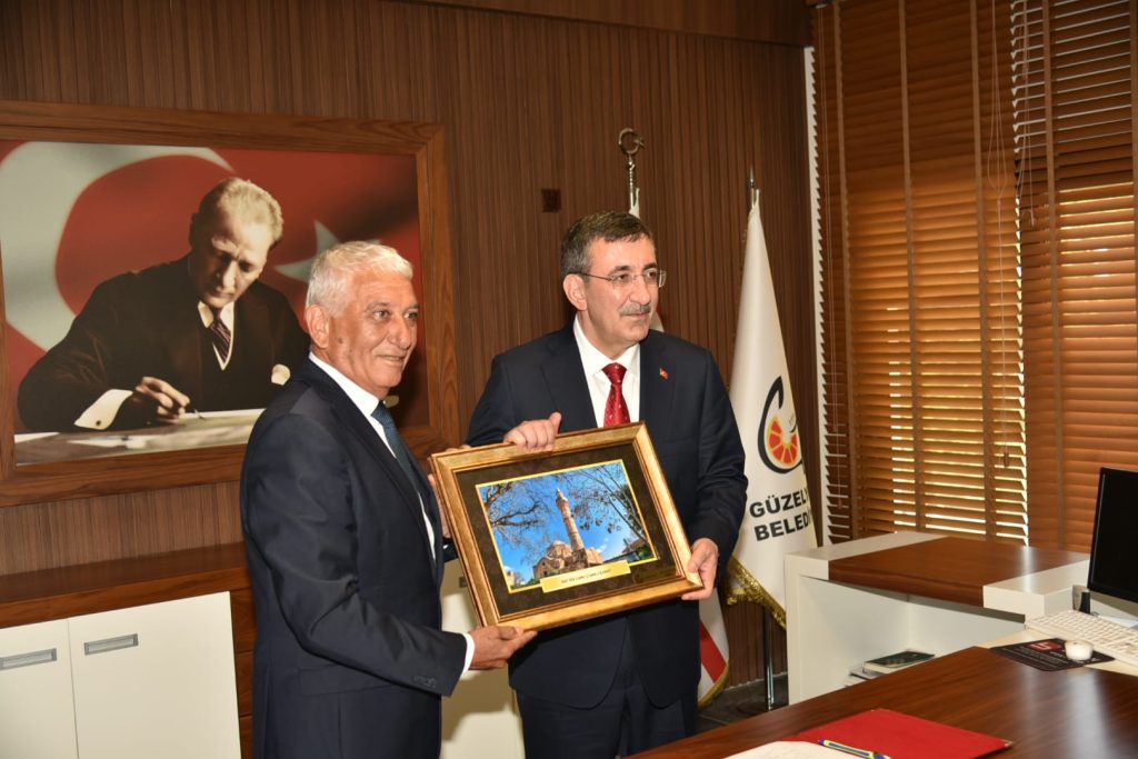 Yılmaz, Güzelyurt Belediyesi yeni merkez binasını ziyaret etti