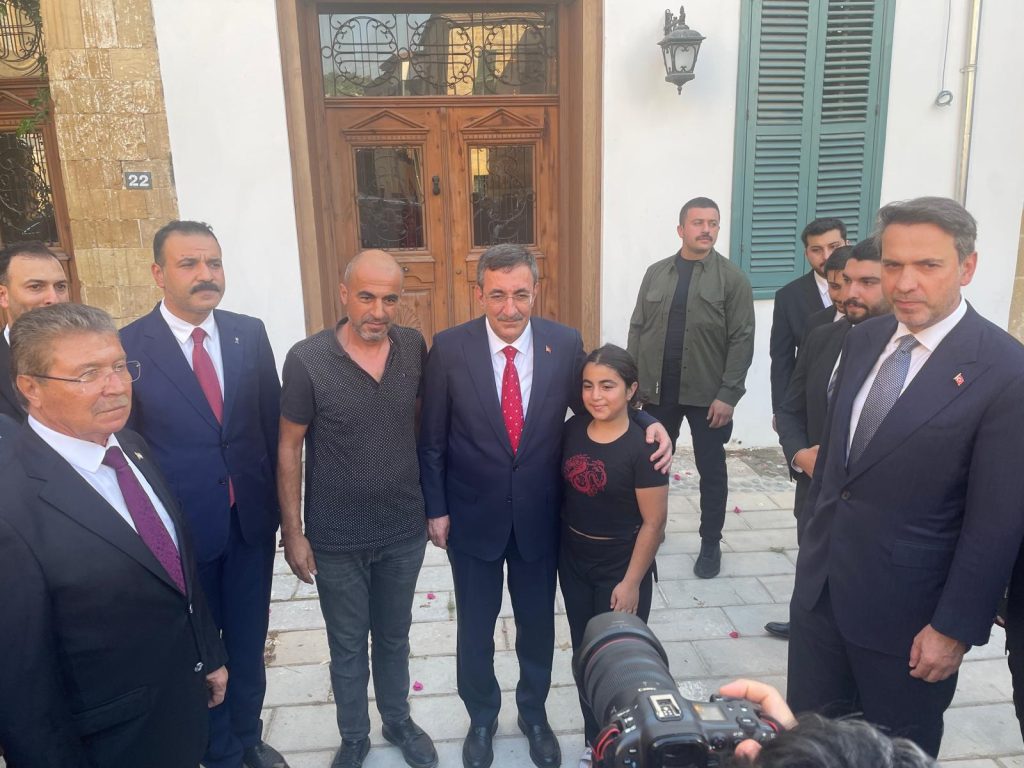 Yılmaz, KKTC AK Parti Temsilcilik binasını ziyaret etti