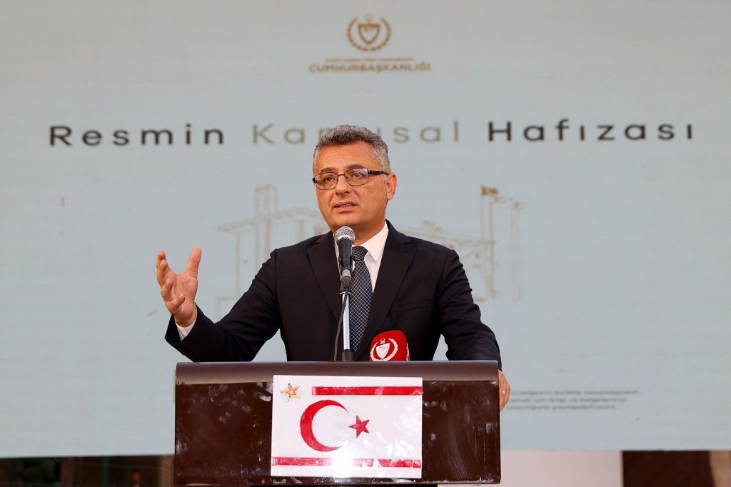 Eski Cumhurbaşkanlığı Sarayı’nda “Resmin Kamusal Hafızası” adlı sergi açıldı