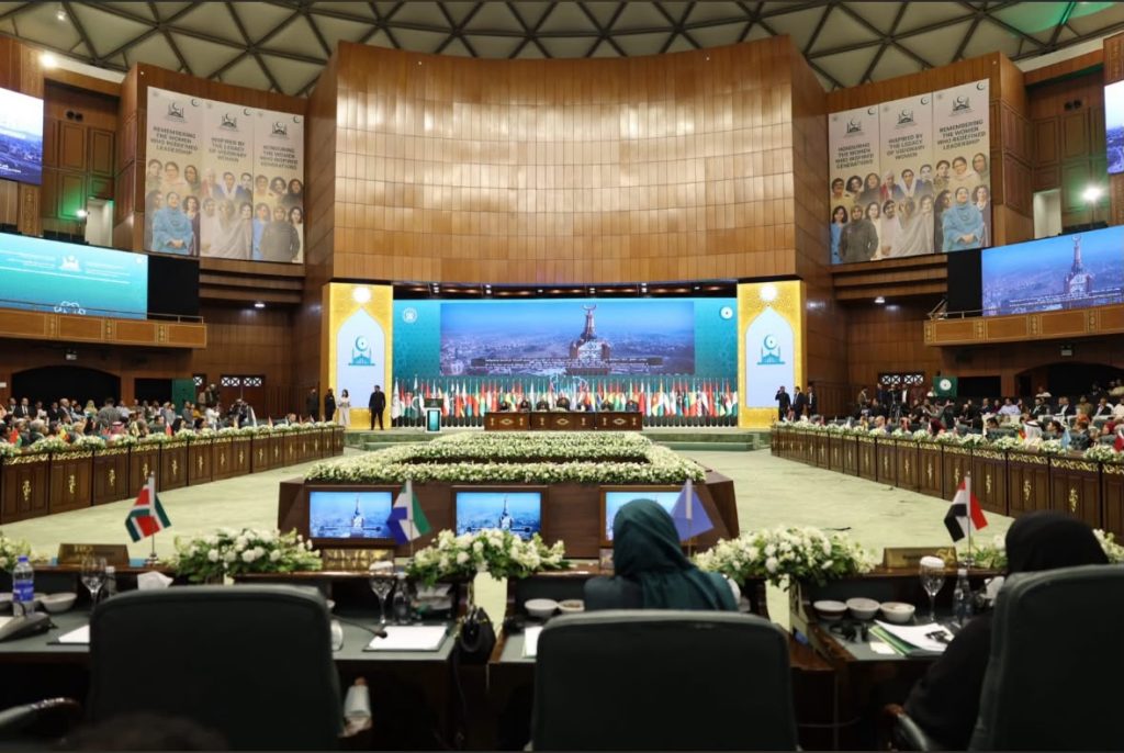 Hasipoğlu, Pakistan’daki Bakanlar Konferansı’nda konuştu: “Kıbrıs Türk kadını ülkenin kalkınmasına yön verdi”