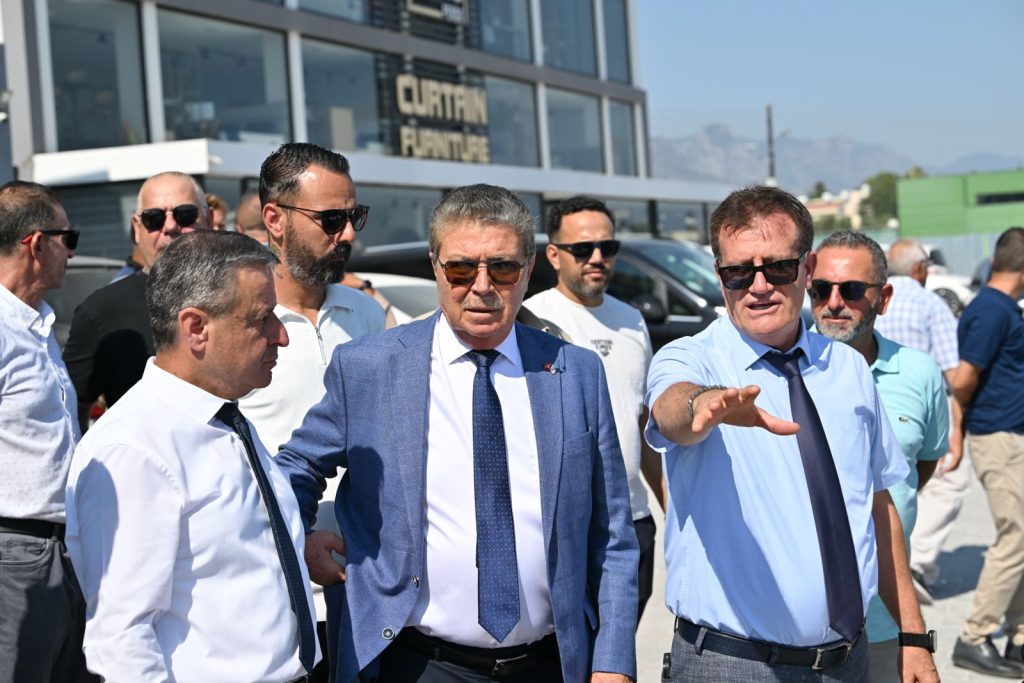 Başbakan Üstel ve Ulaştırma Bakanı Arıklı, Girne-Çatalköy yolunda incelemelerde bulundu