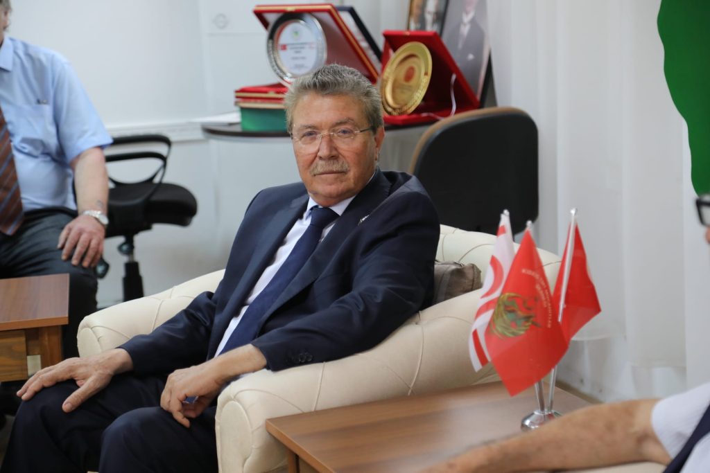 Başbakan Üstel, Kıbrıs TMT Mücahitler Derneği’ni ziyaret etti