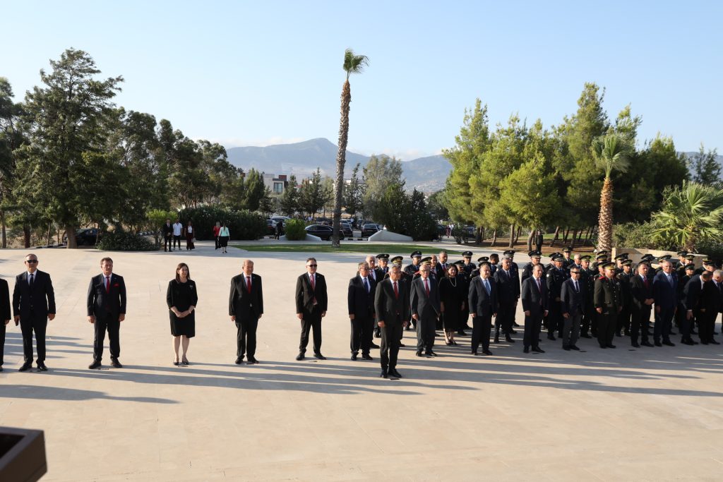20 Temmuz Barış ve Özgürlük Bayramı’nın 52’nci yıl dönümü… Dr. Fazıl Küçük’ün Anıt Mezarı’nda tören düzenlendi